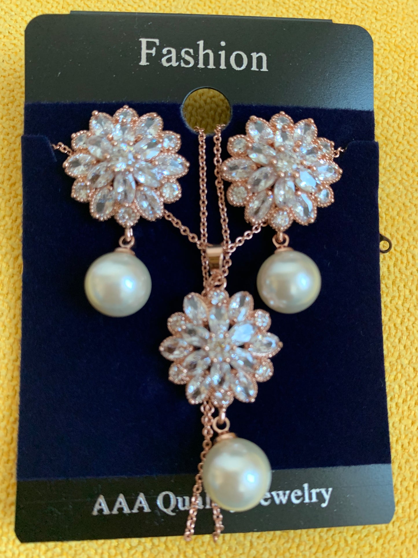 Pearl and Crystal studded earring w necklace